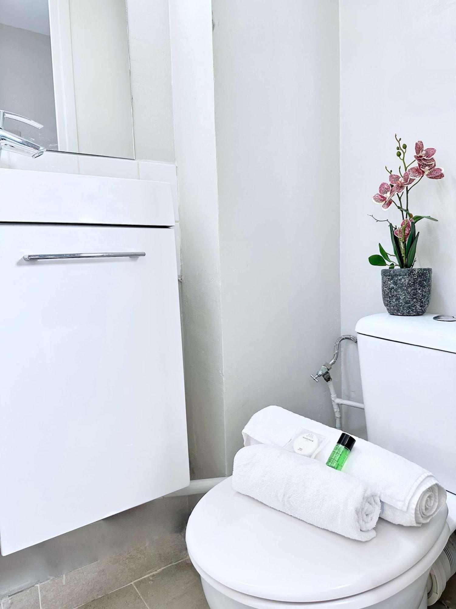 Apartmán Renovated Champs-Elysees Retreat Paříž Exteriér fotografie