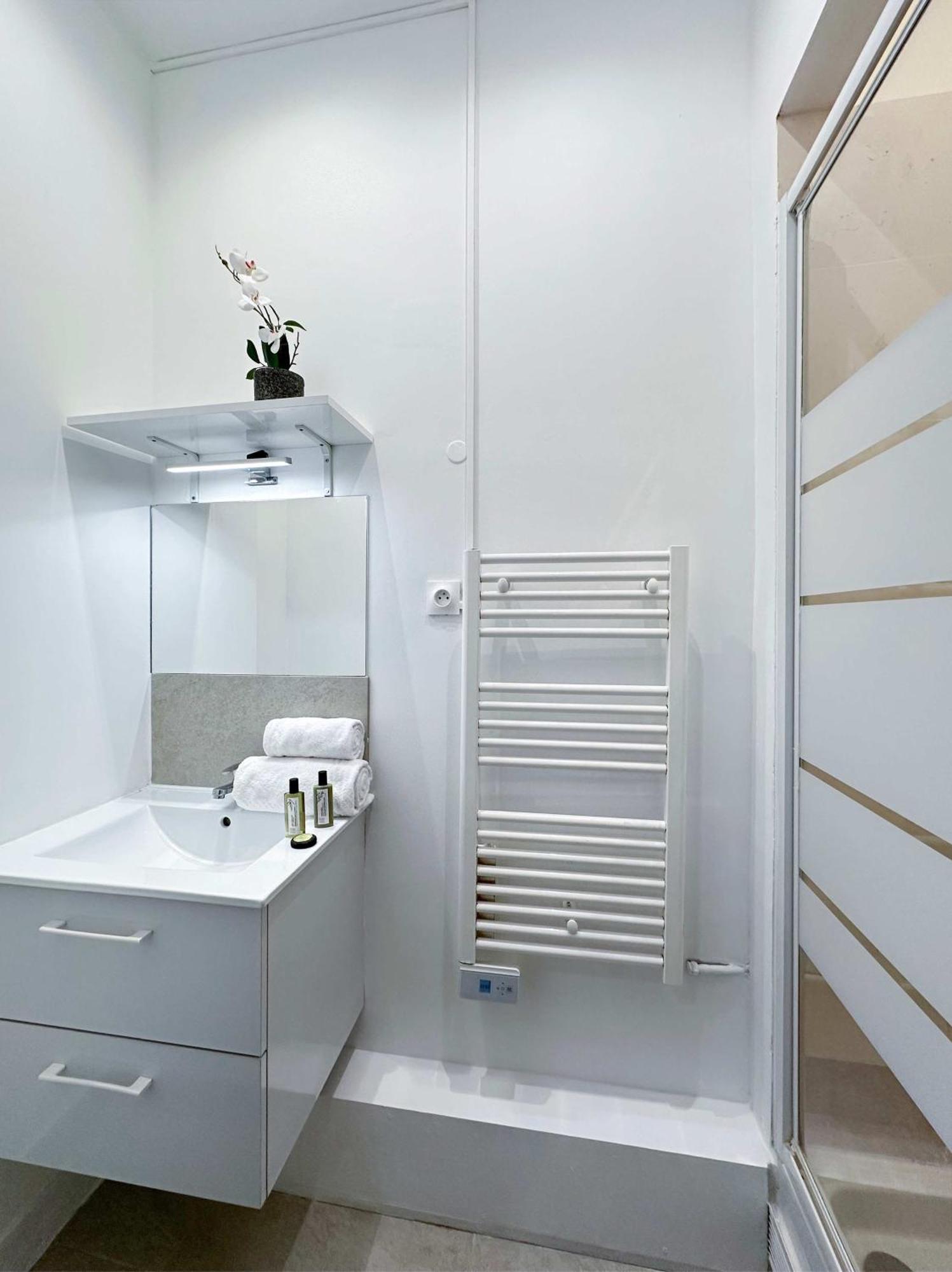 Apartmán Renovated Champs-Elysees Retreat Paříž Exteriér fotografie